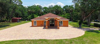 Marble Luxe - Comfy Retreat - Massive Yard