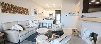 Bright, quiet condo in Fountain Hills with mountain views! Brand new on VRBO