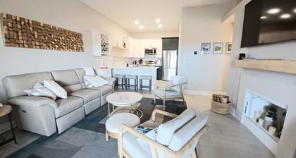 Bright, quiet condo in Fountain Hills with mountain views! Brand new on VRBO