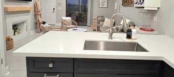 Bright, quiet, updated condo in Fountain Hills with mountain views!