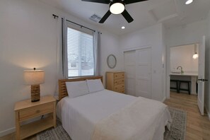 2 bedrooms, desk, iron/ironing board, WiFi