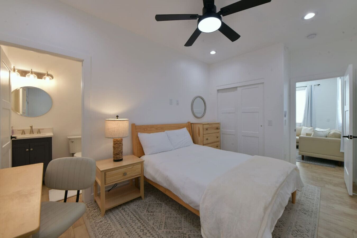 2 bedrooms, desk, iron/ironing board, WiFi