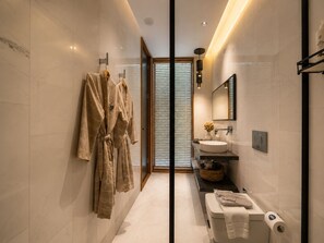 Superior Suite, Sea View | Bathroom