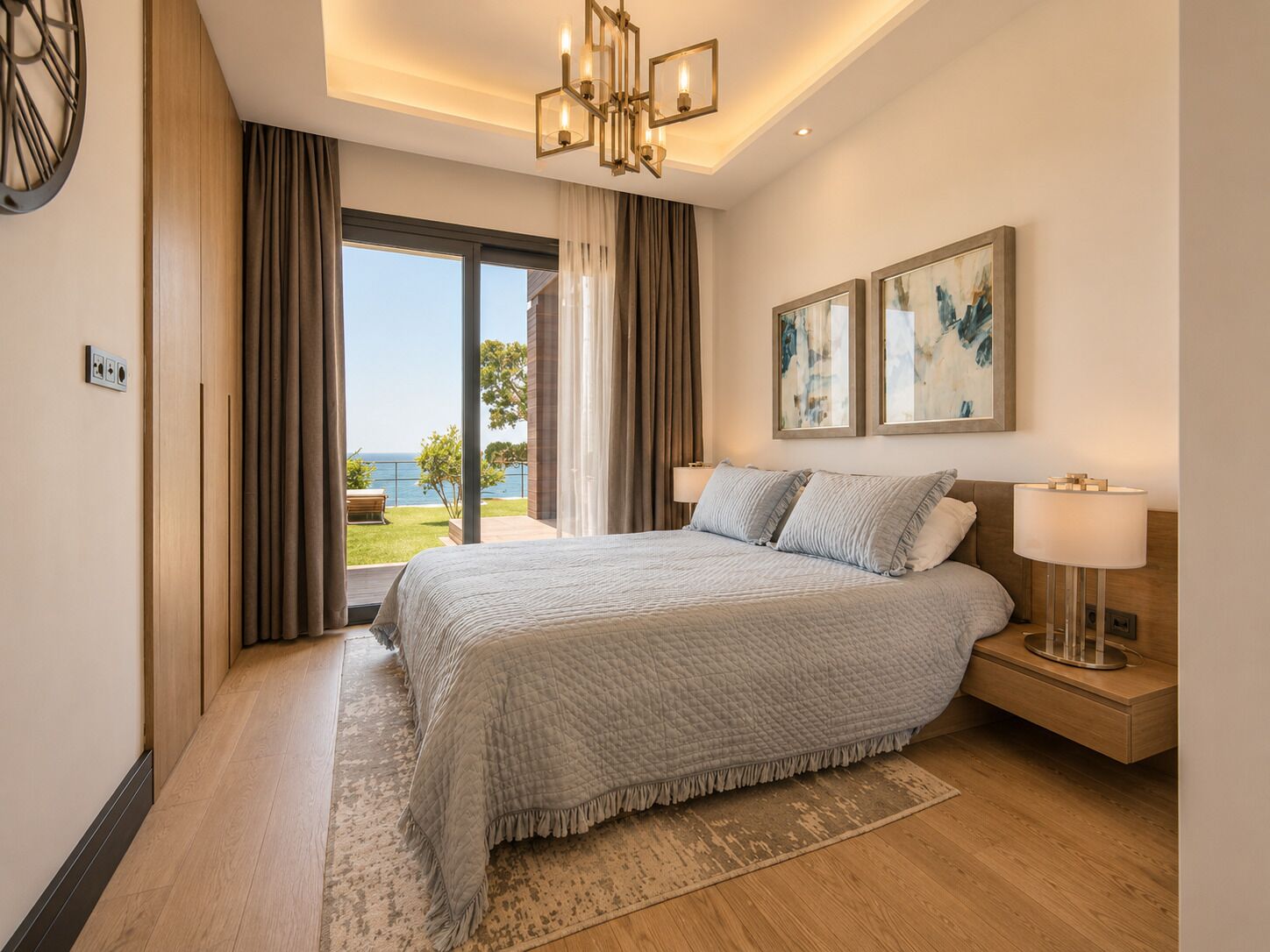 Premium bedding, minibar, free WiFi, bed sheets