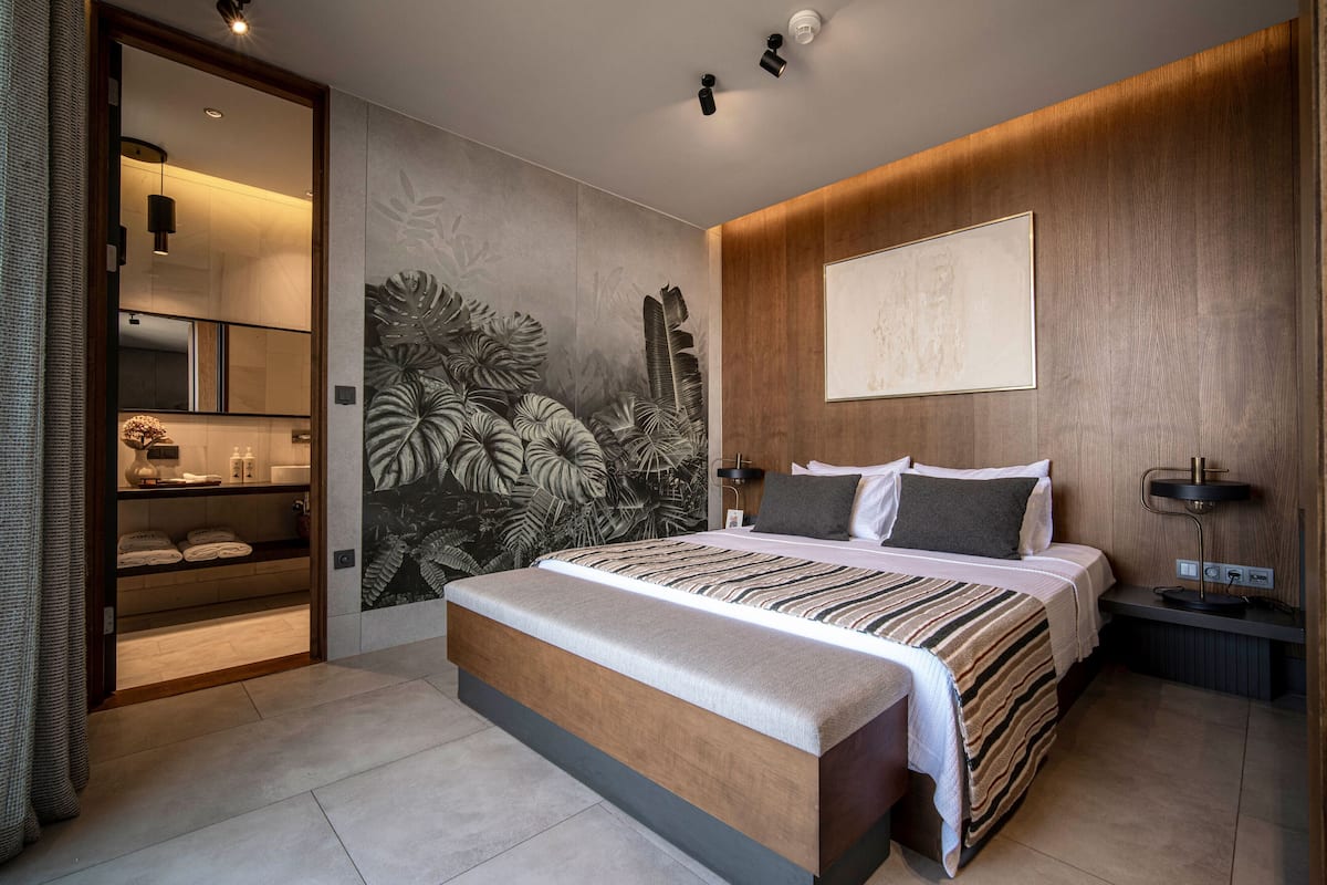 Executive Suite, Sea View | 1 bedroom, premium bedding, minibar, free WiFi