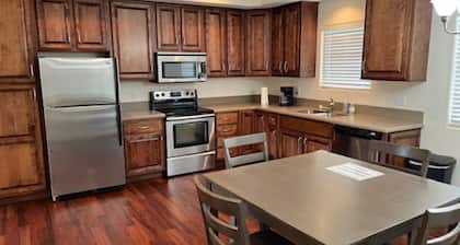 Convenient Golf Course Condo!