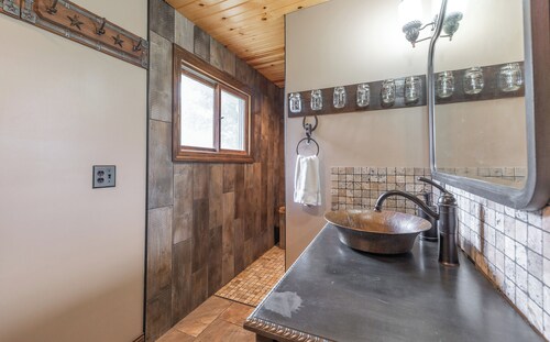 Charming farmhouse on a beautiful horse ranch-Shawnee Hills Wine Trail