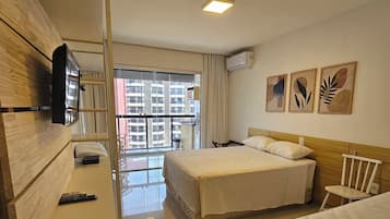 Apartamento panorâmico, várias camas, para não fumantes, cozinha | 1 quarto, roupas de cama antialérgicas, ferros/tábuas de passar roupa