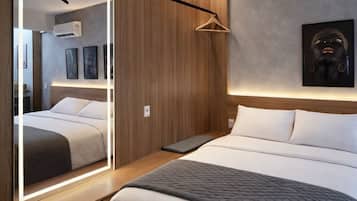 Comfort Studio, Multiple Beds, City View | Wardrobe