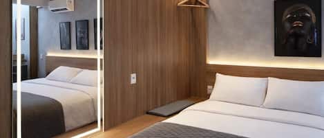 Studio tiện nghi đơn giản, nhiều giường, quang cảnh thành phố | Tủ quần áo