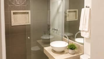 Comfort Studio, 2 Twin Beds, Non Smoking, City View | Bathroom | Shower, hair dryer, towels, soap