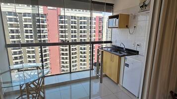 Apartamento panorâmico, várias camas, para não fumantes, cozinha | Cozinha privada | Máquina de café expresso, mesas de jantar