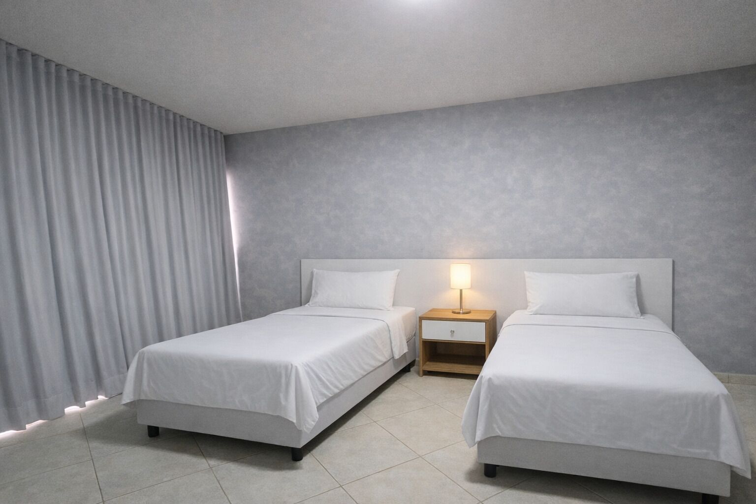 1 dormitorio, ropa de cama hipoalergénica, tabla de planchar con plancha