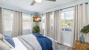 3 habitaciones, tabla de planchar con plancha y cuna de viaje