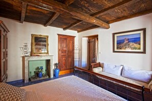 2 chambres, fer et planche à repasser, draps fournis
