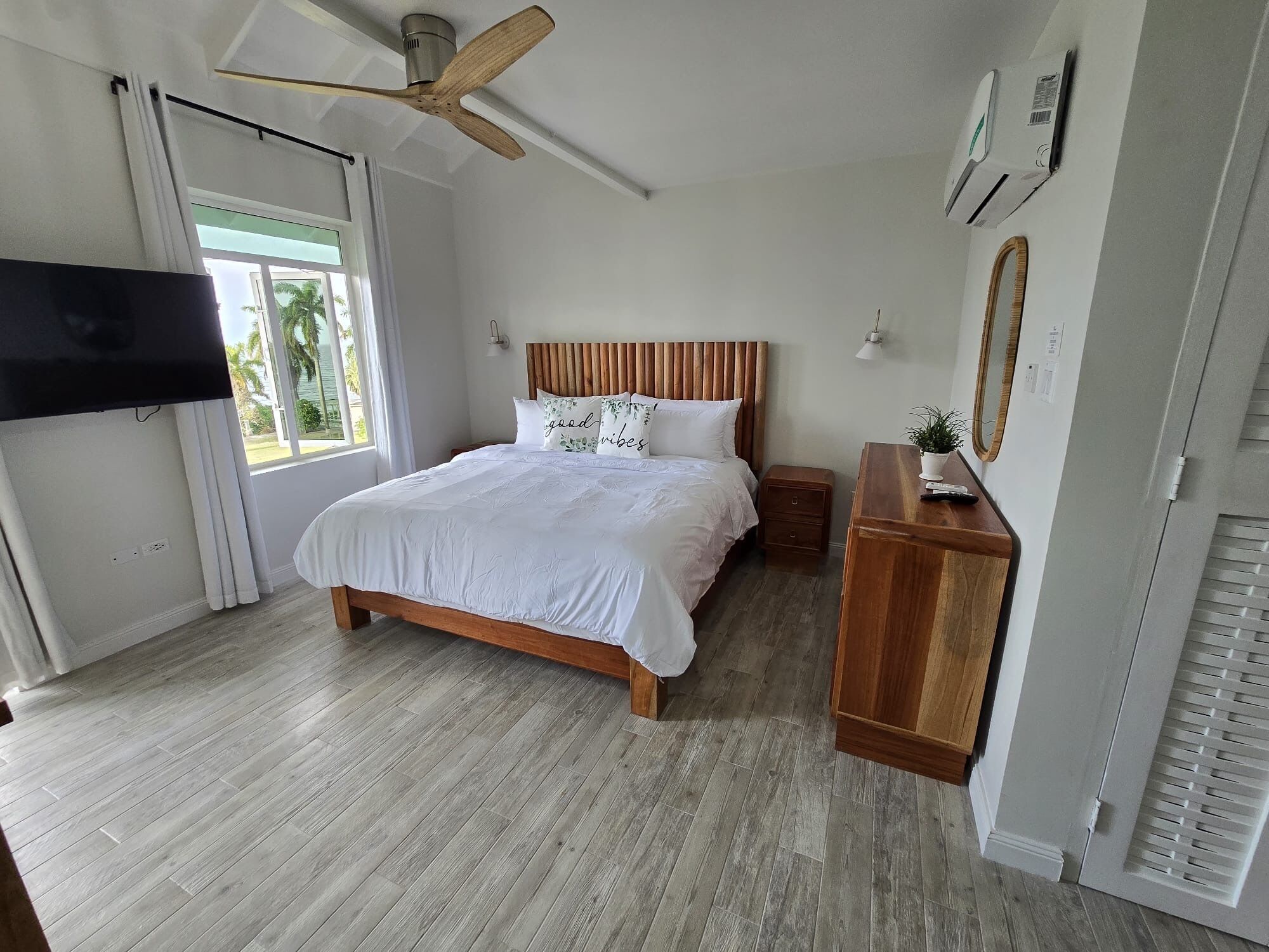 1 habitación, tabla de planchar con plancha, wifi gratis y ropa de cama 