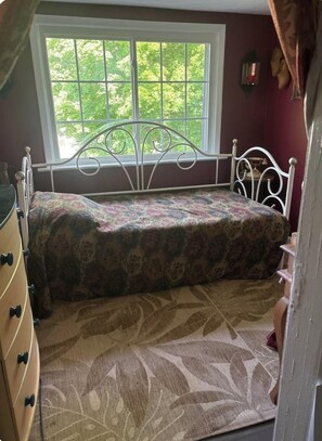 2 bedrooms, WiFi, bed sheets - Charming 2-bedroom house in Morrow with WiFi (Morrow)