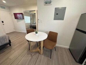 Dining - Remodeled Studio 2 Blocks from the Bay!! [#402] (San Diego)