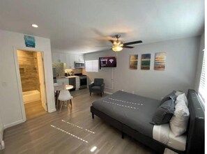 Iron/ironing board, WiFi, bed sheets