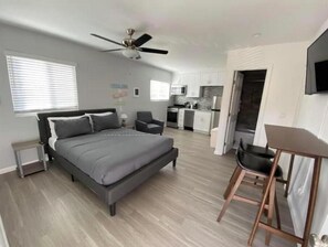 WiFi, bed sheets - Remodeled Studio 2 Blocks from the Bay!! [#405] (San Diego)