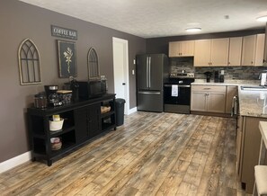 Mikroaaltouuni, uuni, liesi, astianpesukone