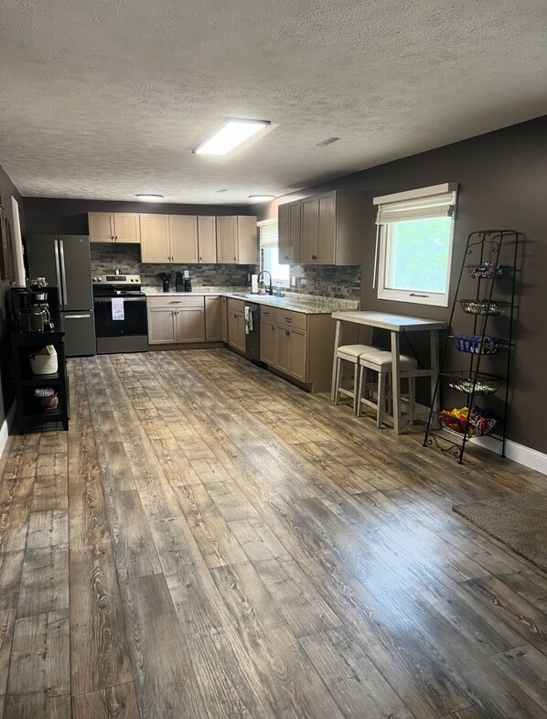 Mikroaaltouuni, uuni, liesi, astianpesukone