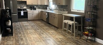 SPACIOUS LAKEHOUSE-2 mi from Curtis Creek at Milford Lake!-Huge Peaceful Yard