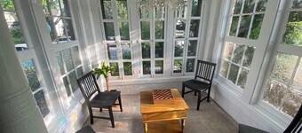 King Bed in 2-bedroom house in lovely Ferndale with AC