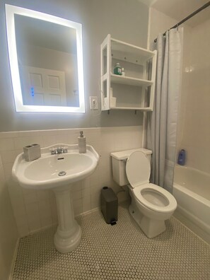 Towels, soap, shampoo, toilet paper