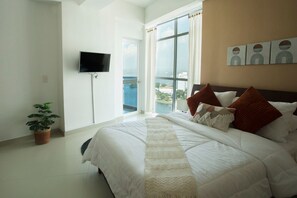Deluxe Apartment | 2 bedrooms, iron/ironing board, free WiFi