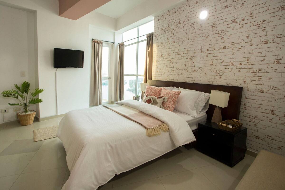 Deluxe Apartment | 2 bedrooms, iron/ironing board, free WiFi