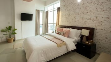 Deluxe Apartment | 2 bedrooms, iron/ironing board, free WiFi