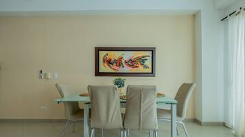 Apartment | Dining