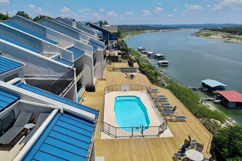 Breathtaking Views Above Lake Travis, Close To Austin w/ Pool & Hot Tub