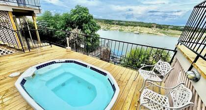 Breathtaking Views Above Lake Travis, Close To Austin w/ Pool & Hot Tub