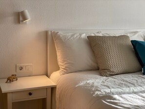 Ferros/tábuas de passar roupa, Wi-Fi de cortesia, roupa de cama