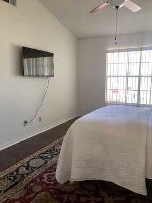 2 chambres, fer et planche à repasser, Wi-Fi, draps fournis