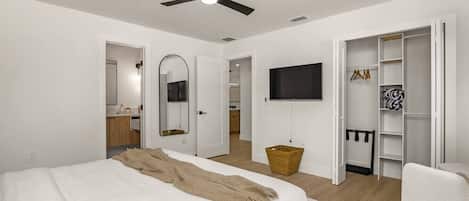 2 habitaciones, escritorio, tabla de planchar con plancha y wifi gratis