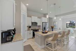 Fridge, microwave, stovetop, dishwasher