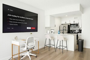 Kühlschrank, Mikrowelle, Ofen, Geschirrspüler