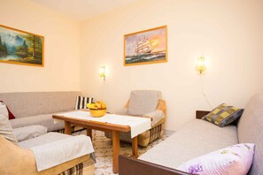 TV - Holiday apartment for 6 people (Punat)