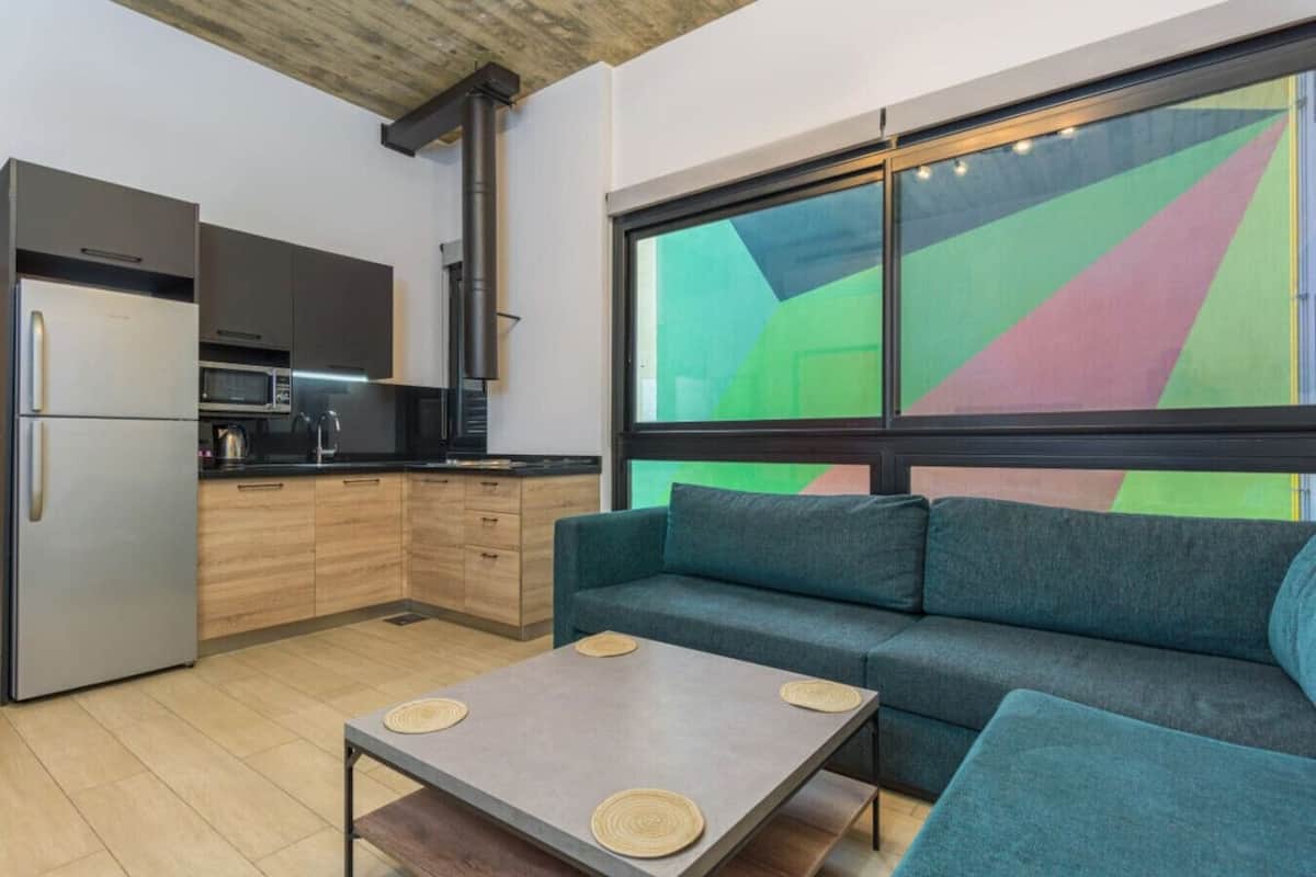 Amine 201, 1-BR in Mar Mikhael | 1 slaapkamer, een kluis op de kamer, een strijkplank/strijkijzer
