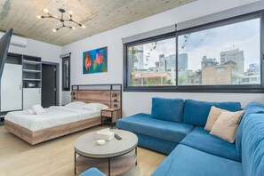 Coffres-forts dans les chambres, fer et planche à repasser