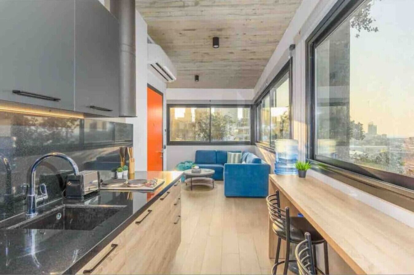 Amine 603 Studio in Mar Mikhael | Caja de seguridad en la habitación y tabla de planchar con plancha 