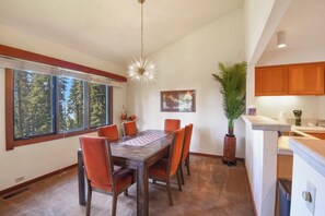 Dining - Cedar Point Condo with Buoy & Pool (Tahoe City)