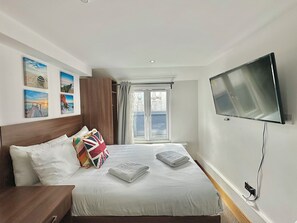 Desk, free WiFi - 205 Earls Court (London)