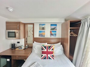 Desk, free WiFi - 205 Earls Court (London)