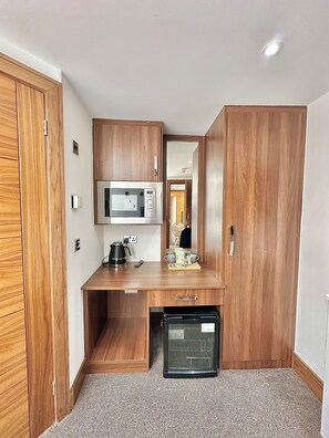 Desk, free WiFi - 205 Earls Court (London)