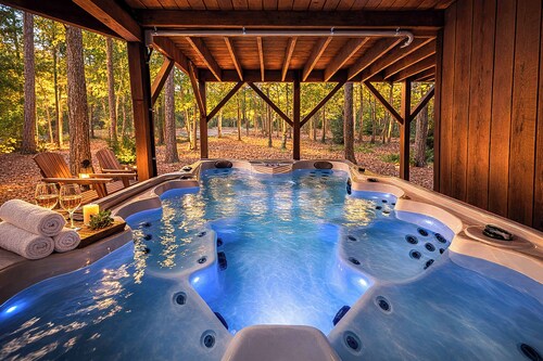 Luxury SPA Retreat with Private Heated Pool, Hot Tub, Sauna & Cold Plunge
