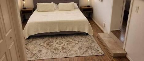 2 makuuhuonetta, silitysrauta/-lauta, Wi-Fi, vuodevaatteet